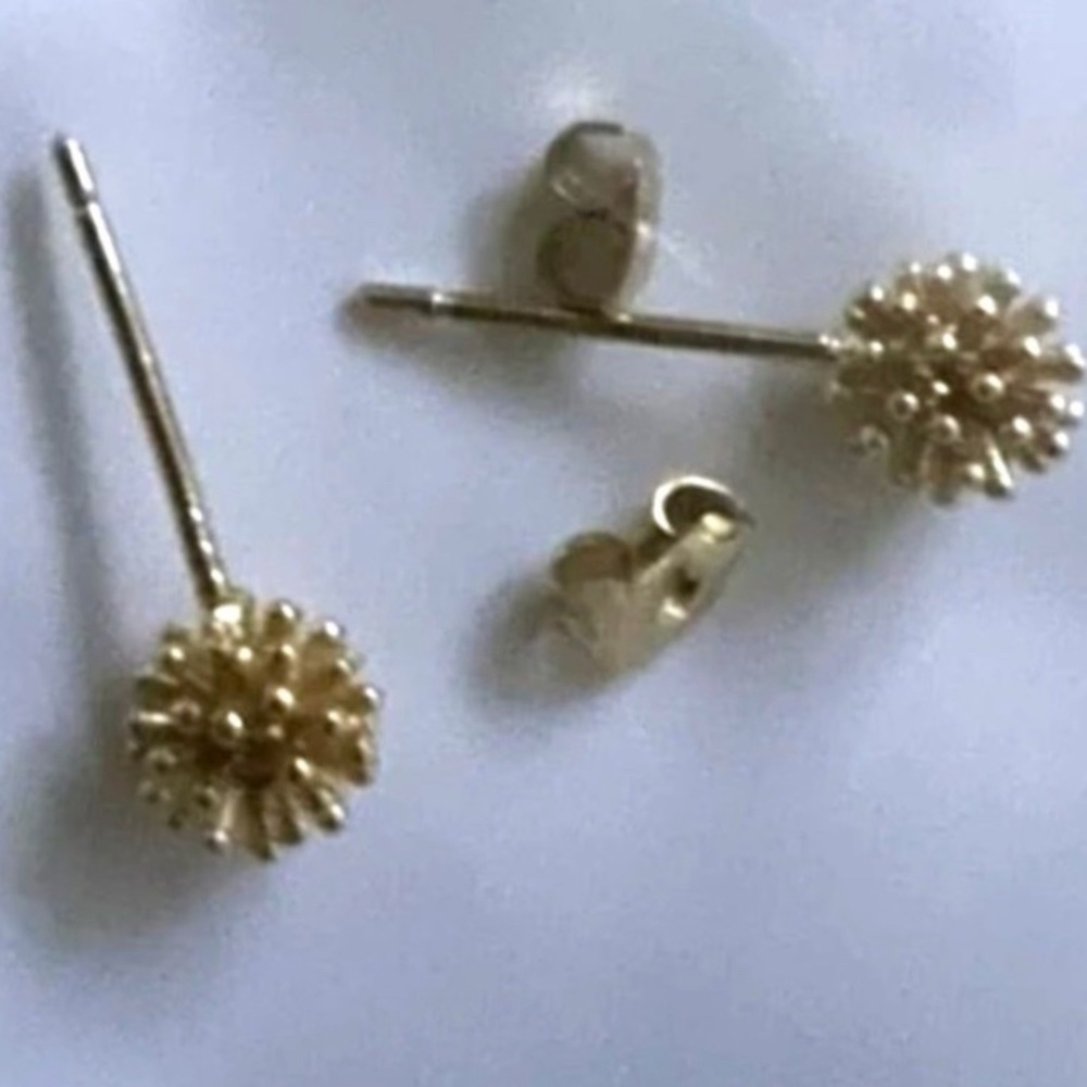 “Dandelion Balls” 18K Gold Tiny Dainty Spikey Flower Orb Firework Explosion Stud - Picture 7 of 12